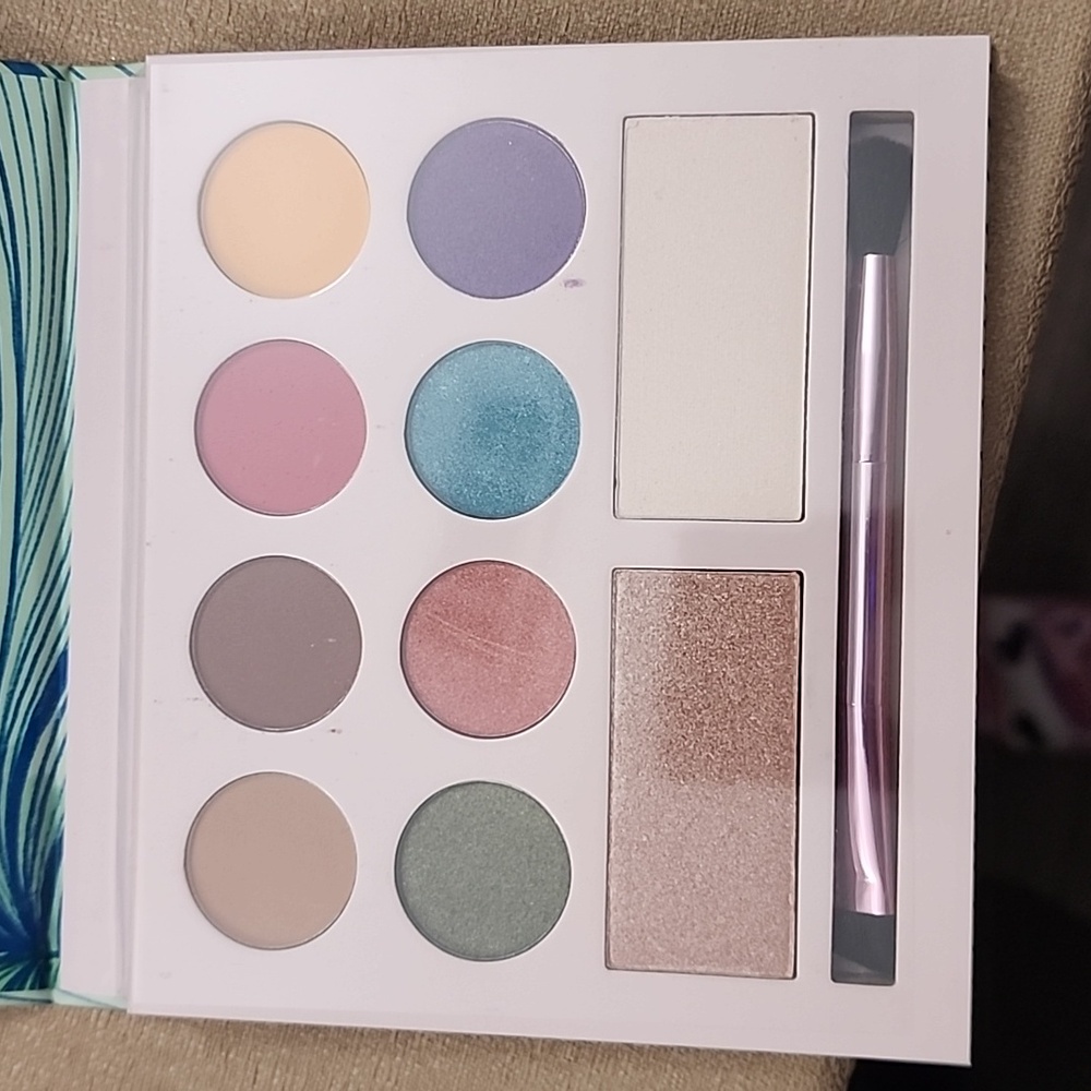 Laura Sanchez Moods Eyeshadow Palette